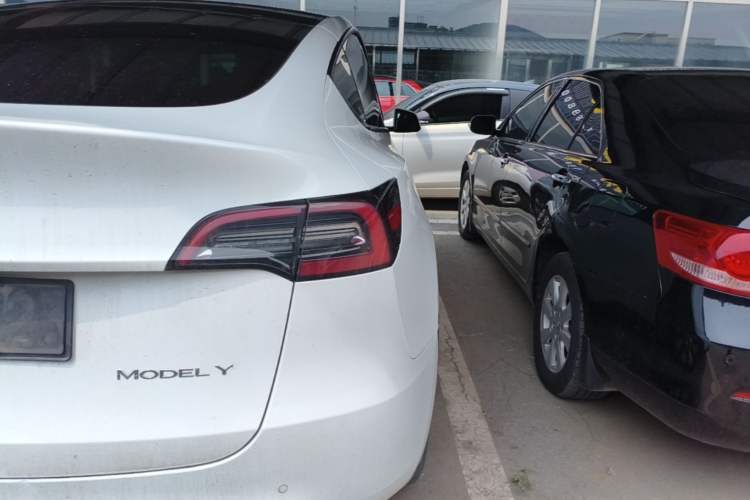 Used Tesla Model Y 2021 Standard Range Rear-Wheel Drive Version Right Rear Taillight