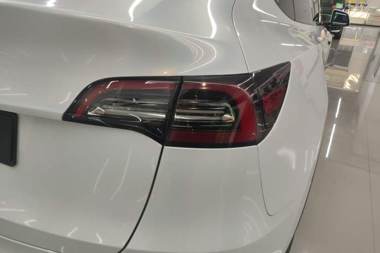 Used Tesla Model Y 2021 Standard Range Rear-Wheel Drive Version Right Rear Taillight