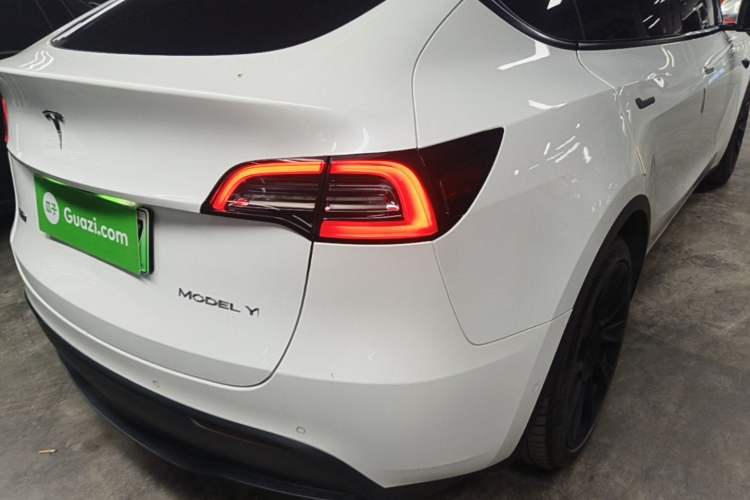 Used Tesla Model Y 2021 Long-Range All-Wheel-Drive Version Right Rear Taillight