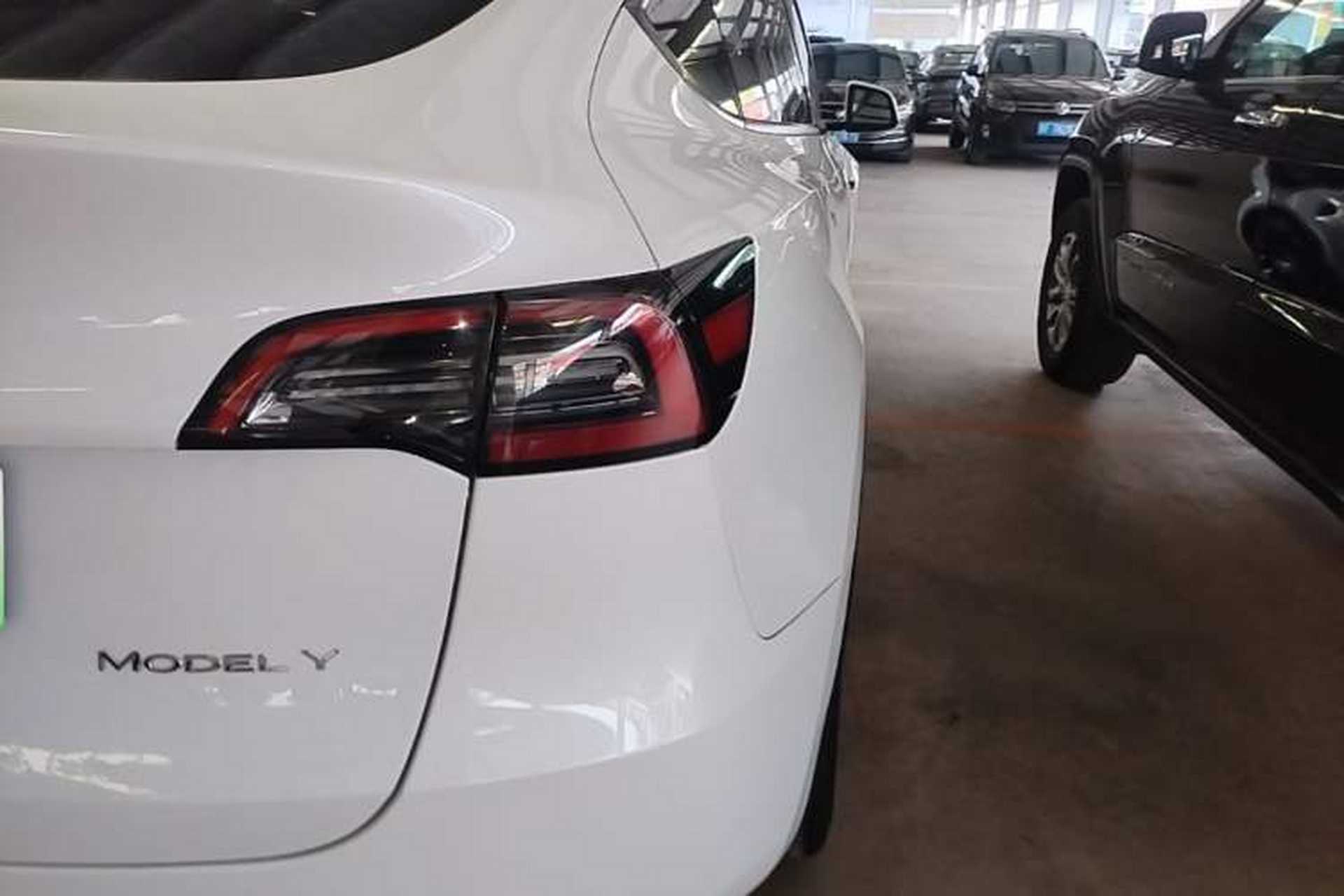 Used Tesla Model Y 2021 Long-Range All-Wheel-Drive Version 3D7 Right Rear Taillight