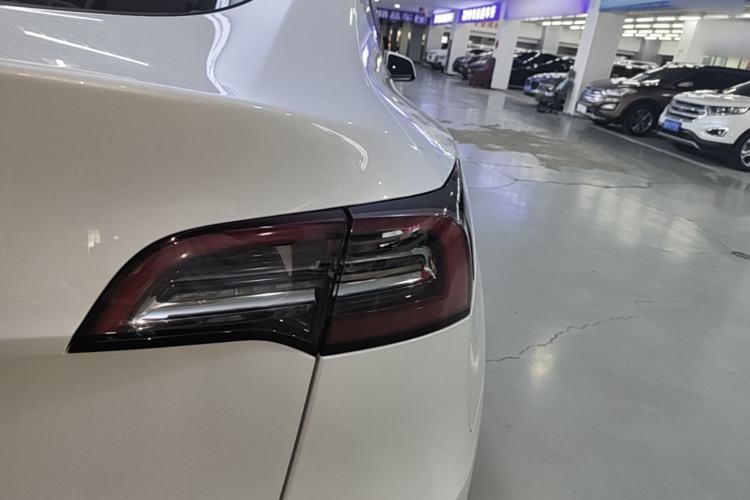 Used Tesla Model Y 2021 Long-Range All-Wheel-Drive Version Right Rear Taillight