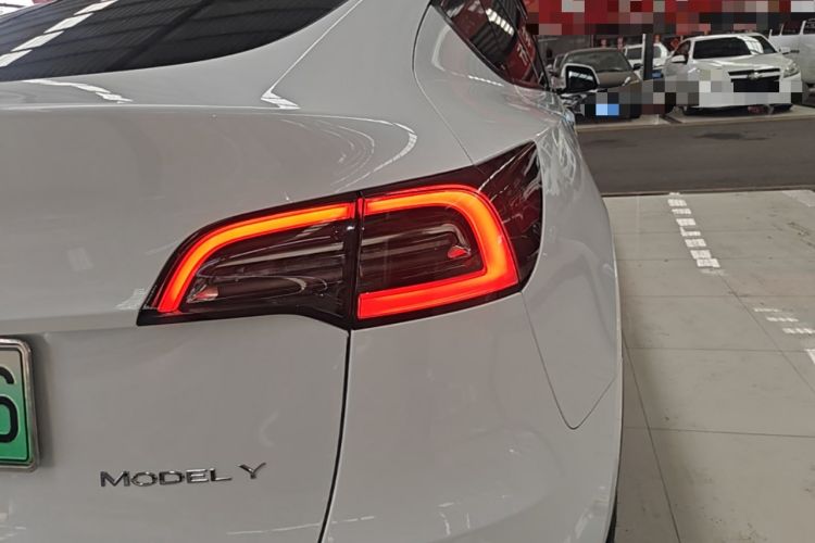 Used Tesla Model Y 2021 Long-Range All-Wheel-Drive Version Right Rear Taillight