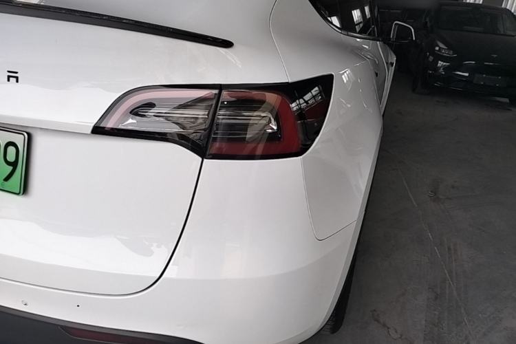 Used Tesla Model Y 2021 Standard Range Rear-Wheel Drive Version Right Rear Taillight