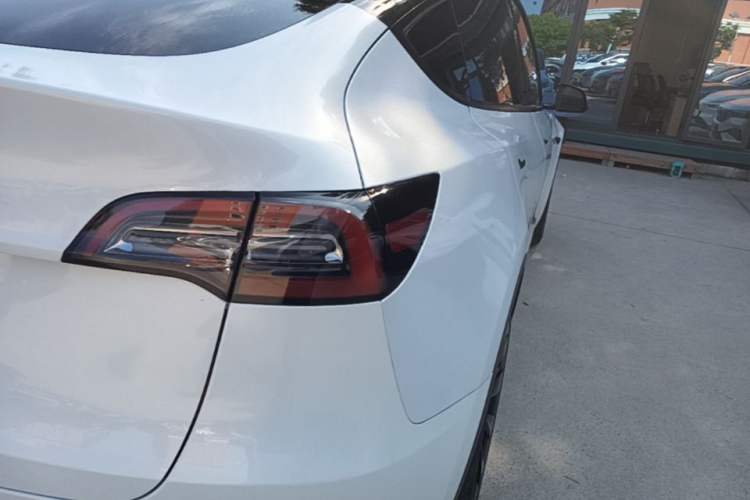 Used Tesla Model Y 2021 Standard Range Rear-Wheel Drive Version Right Rear Taillight