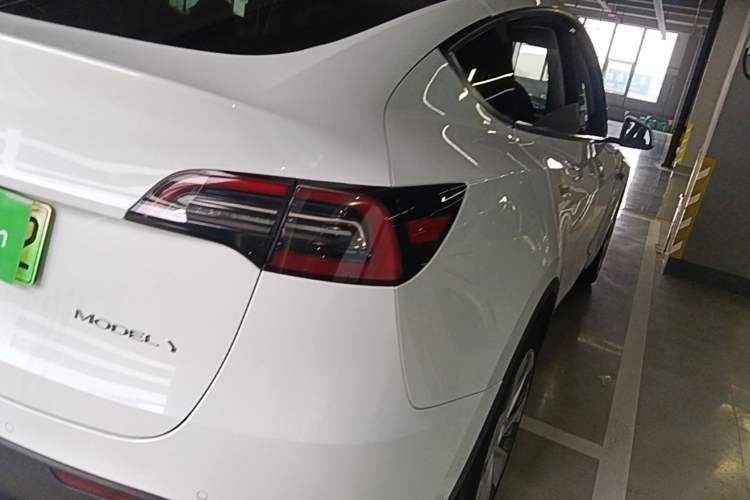 Used Tesla Model Y 2021 Standard Range Rear-Wheel Drive Version Right Rear Taillight