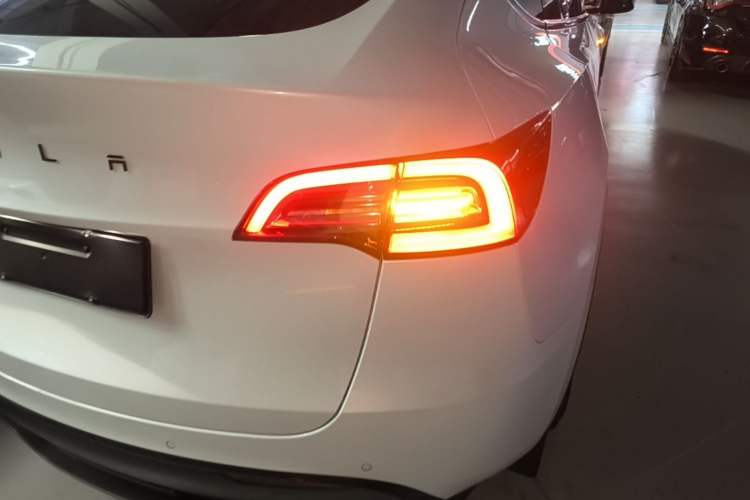 Used Tesla Model Y 2021 Long-Range All-Wheel-Drive Version Right Rear Taillight