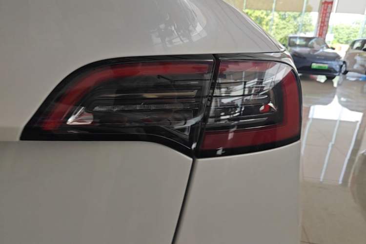 Used Tesla Model Y 2021 Revised Version 2 Long-Range All-Wheel-Drive Edition Right Rear Taillight