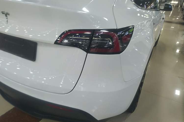 Used Tesla Model Y 2021 Long-Range All-Wheel-Drive Version Right Rear Taillight