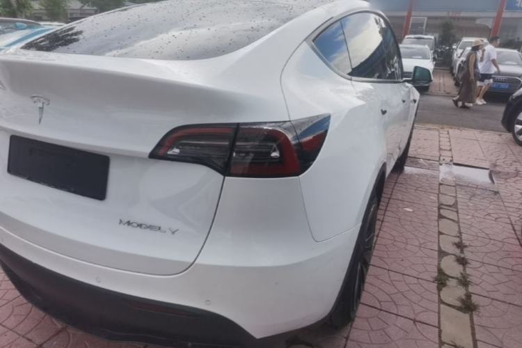 Used Tesla Model Y 2021 Long-Range All-Wheel-Drive Version Right Rear Taillight