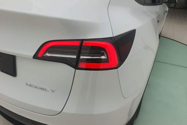 Used Tesla Model Y 2021 Long-Range All-Wheel-Drive Version 3D7 Right Rear Taillight