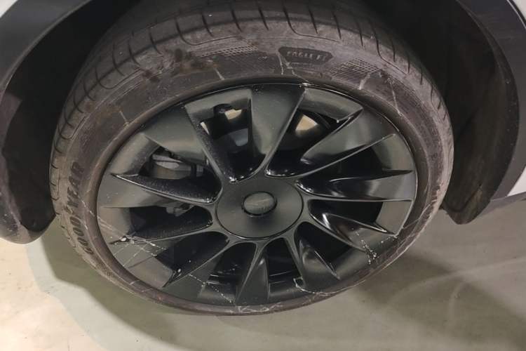 Used Tesla Model Y 2021 Revised Version 2 Long-Range All-Wheel-Drive Edition Right Rear Wheel Hub
