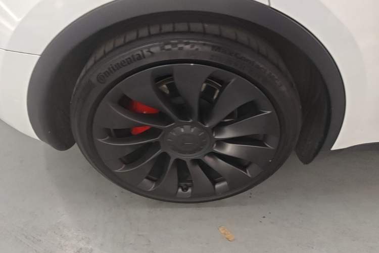 Used Tesla Model Y 2021 Performance High-Performance All-Wheel-Drive Version Right Rear Wheel Hub