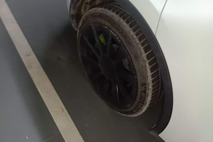 Used Tesla Model Y 2021 Standard Range Rear-Wheel Drive Version Right Rear Wheel Hub