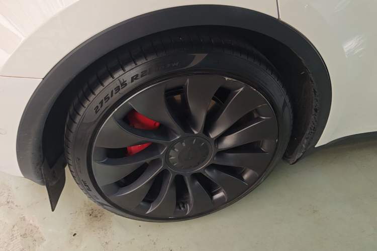 Used Tesla Model Y 2021 Performance High-Performance All-Wheel-Drive Version Right Rear Wheel Hub