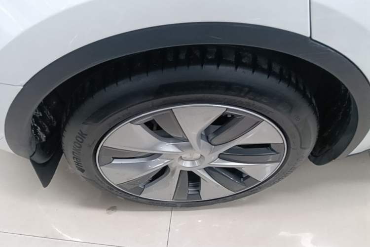 Used Tesla Model Y 2021 Standard Range Rear-Wheel Drive Version Right Rear Wheel Hub
