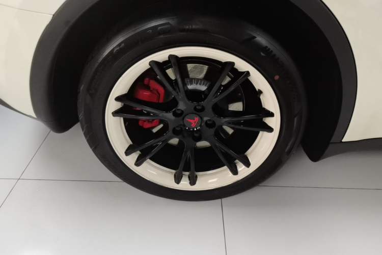Used Tesla Model Y 2021 Standard Range Rear-Wheel Drive Version Right Rear Wheel Hub