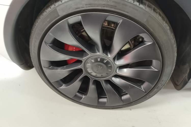 Used Tesla Model Y 2021 Performance High-Performance All-Wheel-Drive Version Right Rear Wheel Hub