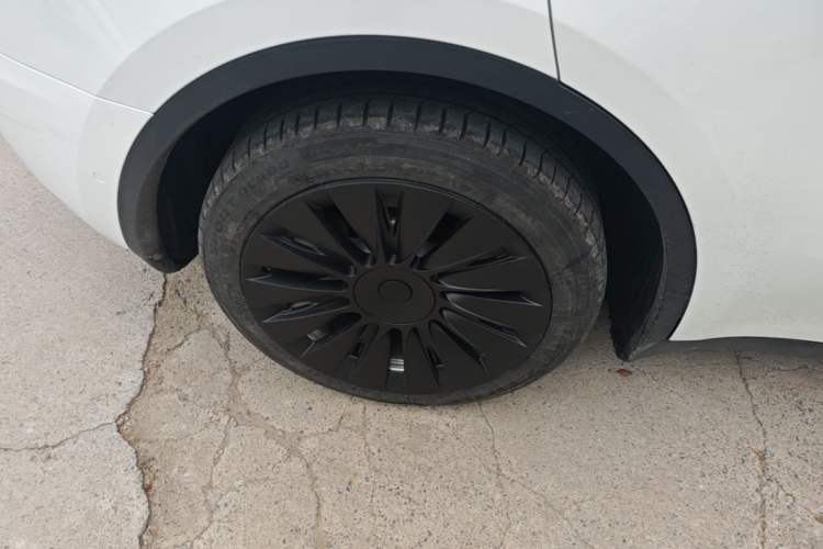 Used Tesla Model Y 2021 Long-Range All-Wheel-Drive Version Right Rear Wheel Hub