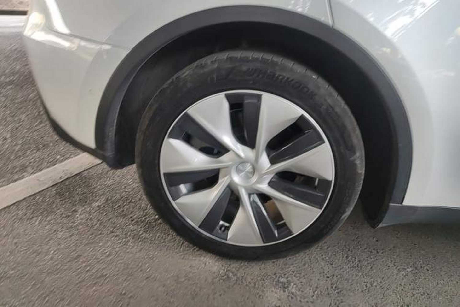Used Tesla Model Y 2021 Long-Range All-Wheel-Drive Version Right Rear Wheel Hub