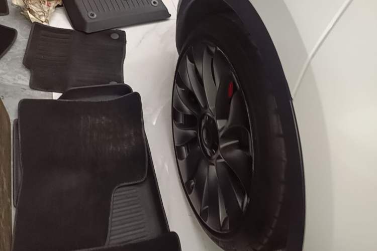 Used Tesla Model Y 2021 Performance High-Performance All-Wheel-Drive Version Right Rear Wheel Hub