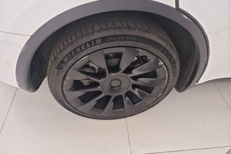 Used Tesla Model Y 2021 Long-Range All-Wheel-Drive Version Right Rear Wheel Hub