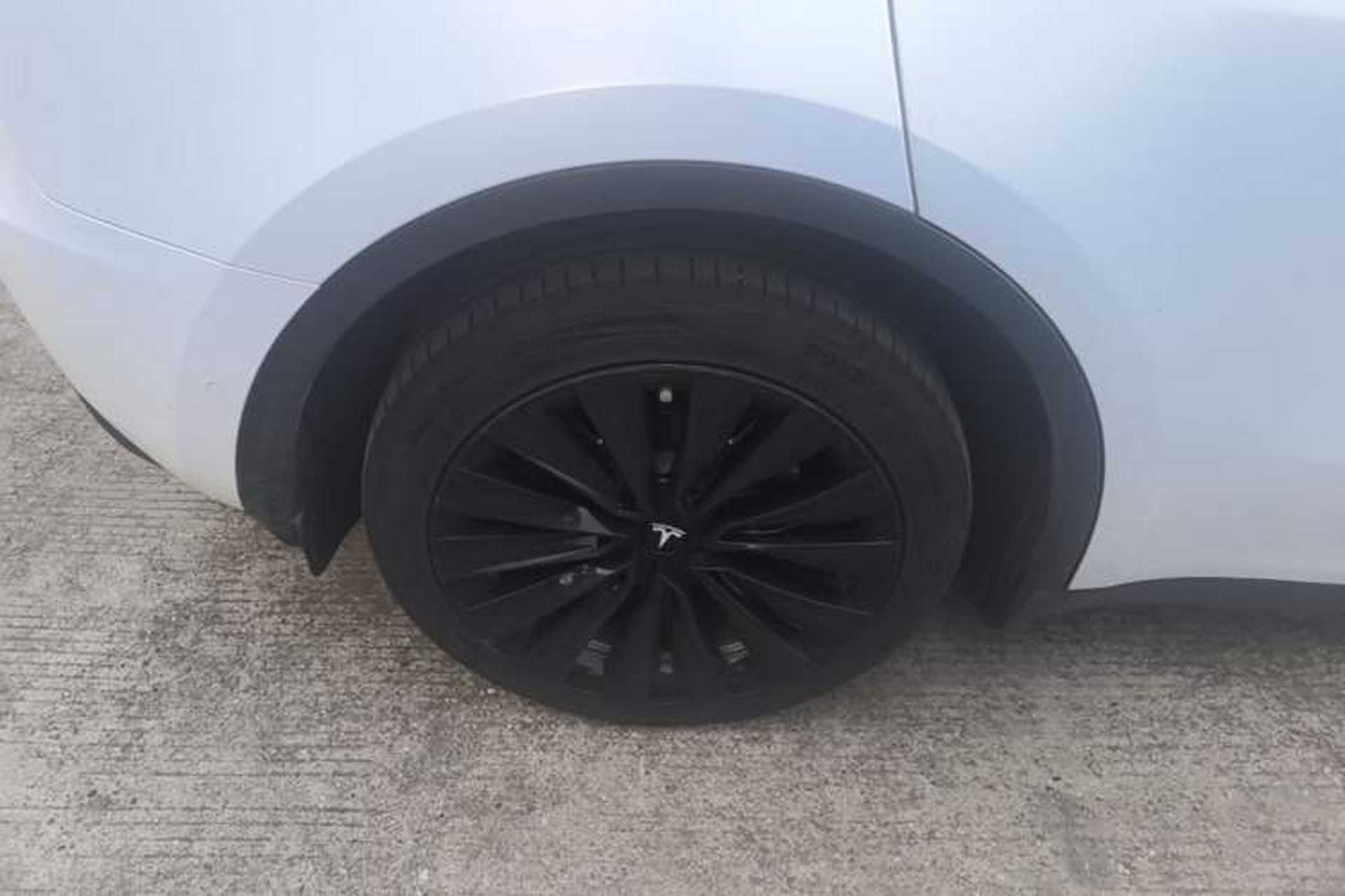 Used Tesla Model Y 2021 Standard Range Rear-Wheel Drive Version Right Rear Wheel Hub
