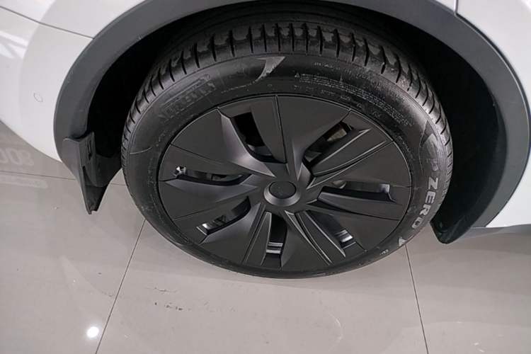 Used Tesla Model Y 2021 Standard Range Rear-Wheel Drive Version Right Rear Wheel Hub
