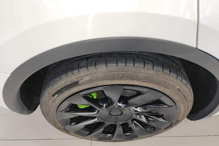 Used Tesla Model Y 2021 Revised Version 2 Long-Range All-Wheel-Drive Edition Right Rear Wheel Hub