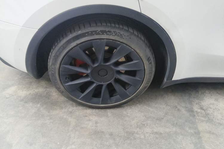 Used Tesla Model Y 2021 Long-Range All-Wheel-Drive Version Right Rear Wheel Hub