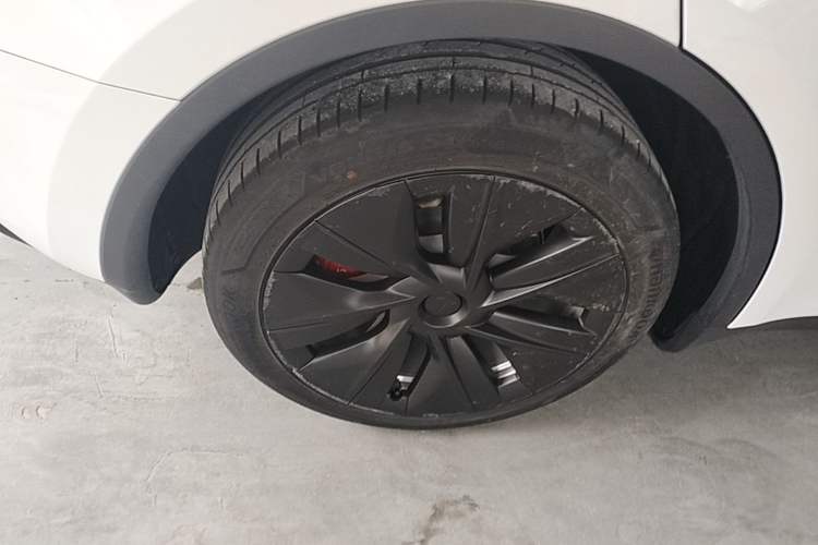 Used Tesla Model Y 2021 Standard Range Rear-Wheel Drive Version Right Rear Wheel Hub