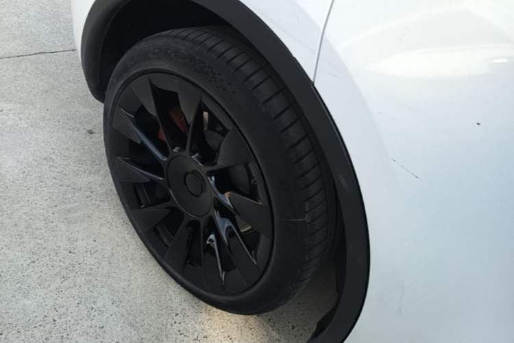 Used Tesla Model Y 2021 Standard Range Rear-Wheel Drive Version Right Rear Wheel Hub