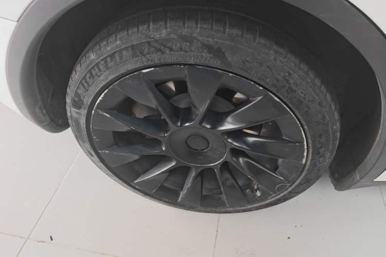 Used Tesla Model Y 2021 Long-Range All-Wheel-Drive Version Right Rear Wheel Hub