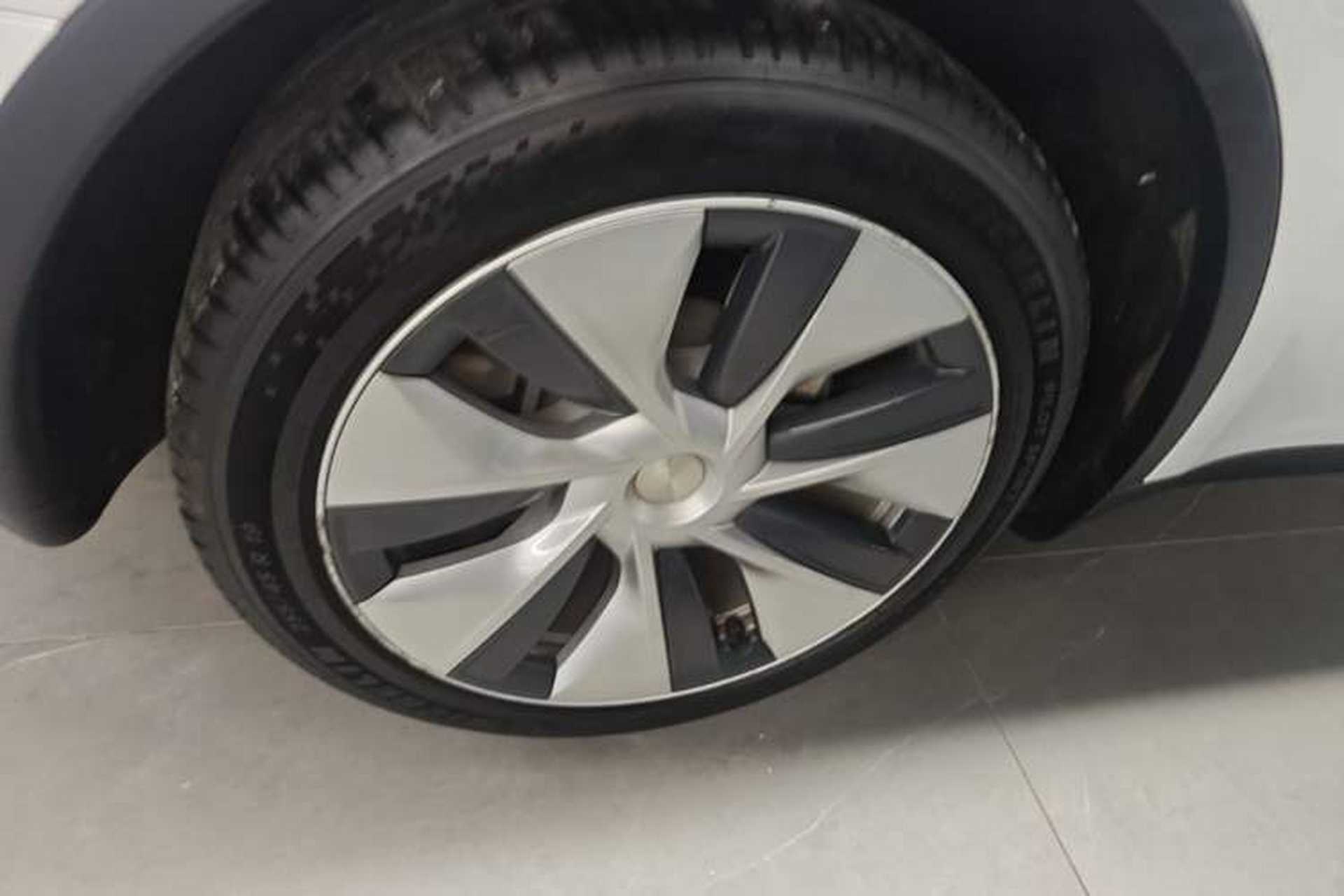 Used Tesla Model Y 2021 Long-Range All-Wheel-Drive Version 3D7 Right Rear Wheel Hub