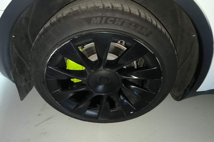 Used Tesla Model Y 2021 Long-Range All-Wheel-Drive Version Right Rear Wheel Hub