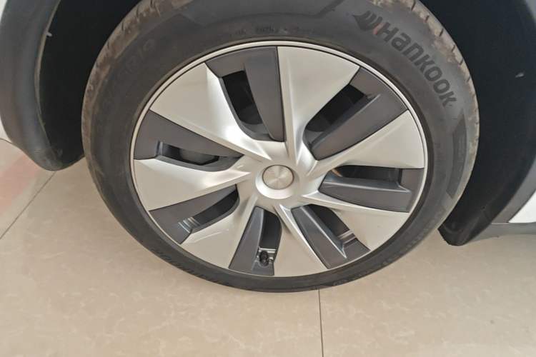 Used Tesla Model Y 2021 Revised Version 2 Long-Range All-Wheel-Drive Edition Right Rear Wheel Hub