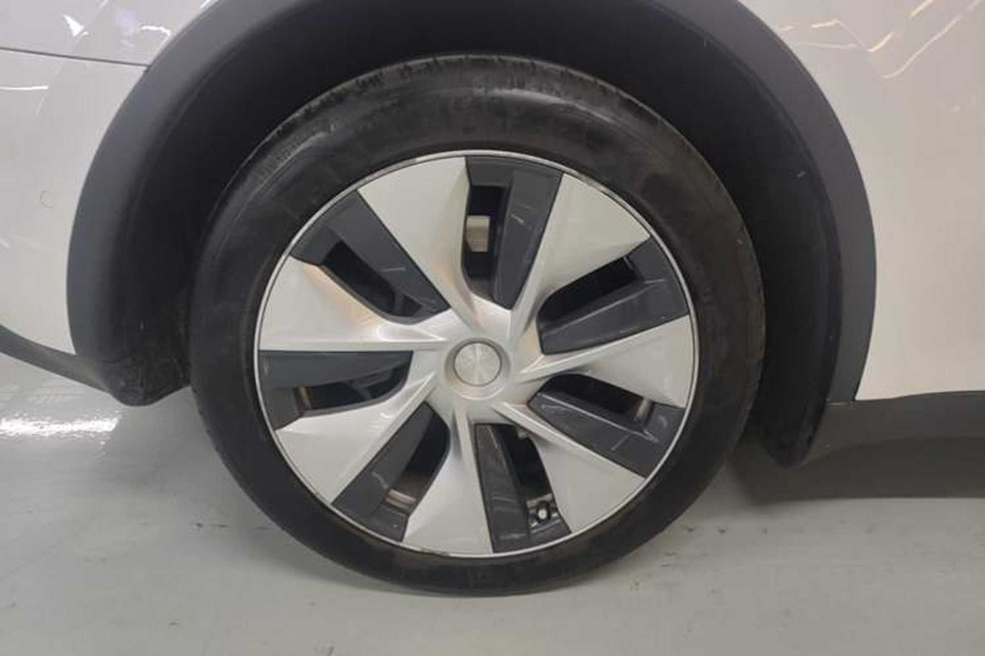 Used Tesla Model Y 2021 Long-Range All-Wheel-Drive Version Right Rear Wheel Hub