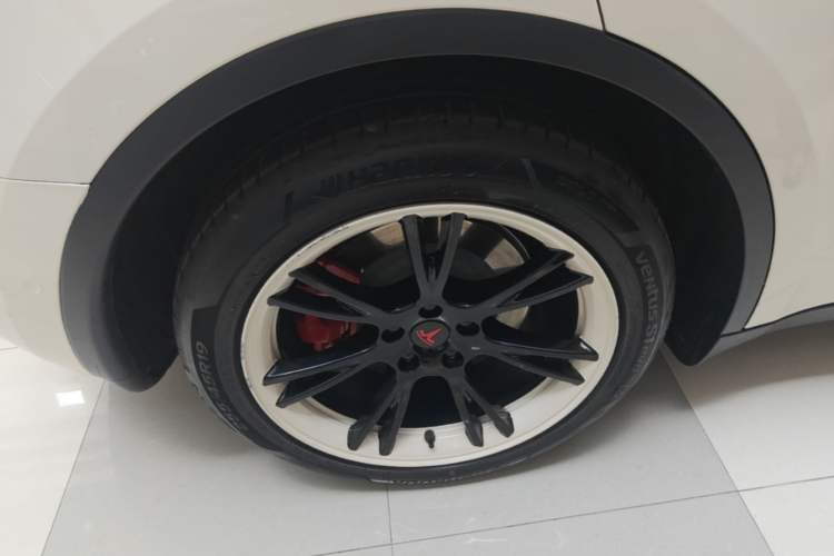 Used Tesla Model Y 2021 Standard Range Rear-Wheel Drive Version Right Rear Wheel Hub