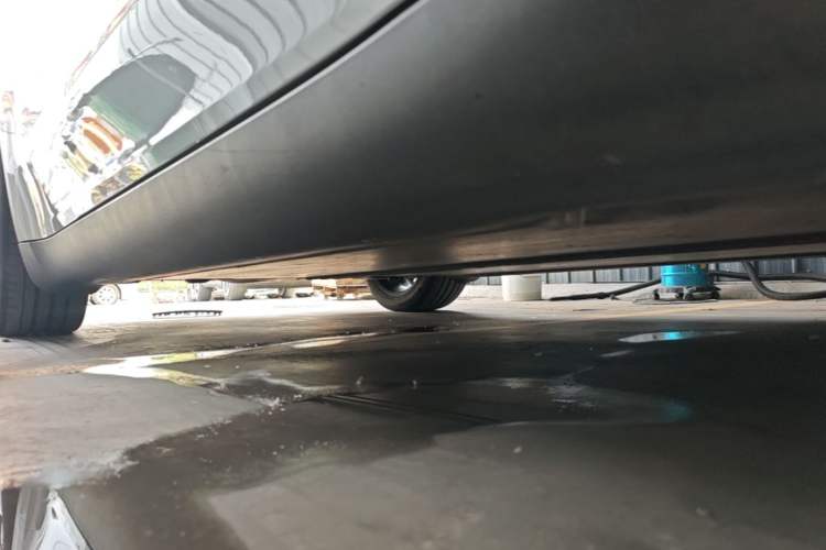 Used Tesla Model Y 2021 Standard Range Rear-Wheel Drive Version Right Side Sill