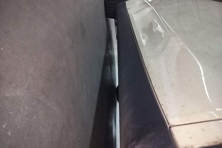 Used Tesla Model Y 2021 Standard Range Rear-Wheel Drive Version Right Side Sill