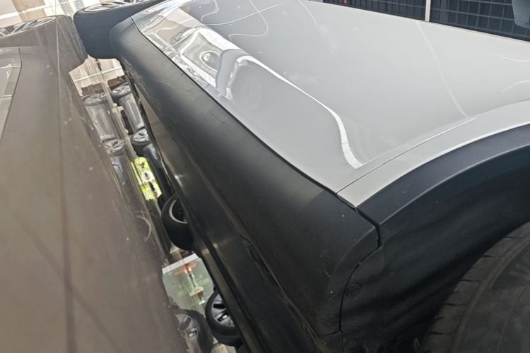 Used Tesla Model Y 2021 Standard Range Rear-Wheel Drive Version Right Side Sill