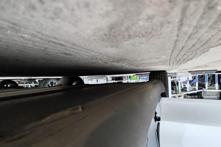 Used Tesla Model Y 2021 Standard Range Rear-Wheel Drive Version Right Side Sill