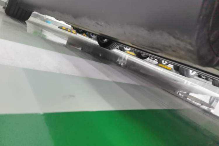 Used Tesla Model Y 2021 Standard Range Rear-Wheel Drive Version Right Side Sill