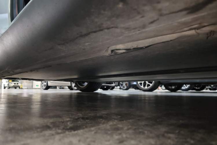 Used Tesla Model Y 2021 Standard Range Rear-Wheel Drive Version Right Side Sill