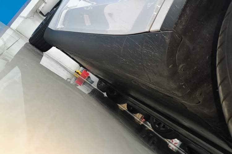 Used Tesla Model Y 2021 Long-Range All-Wheel-Drive Version 3D7 Right Side Sill