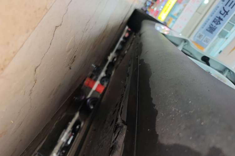 Used Tesla Model Y 2021 Standard Range Rear-Wheel Drive Version Right Side Sill