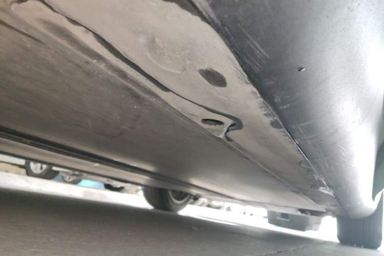 Used Tesla Model Y 2021 Standard Range Rear-Wheel Drive Version Right Side Sill