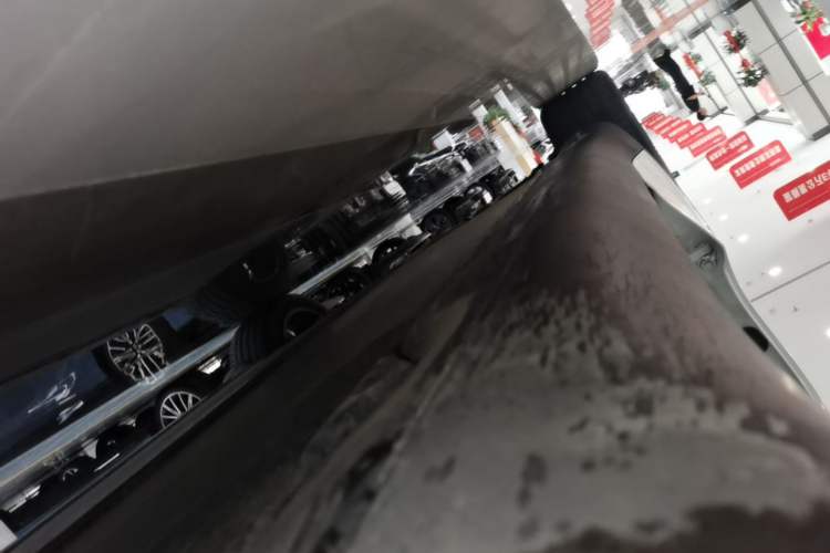 Used Tesla Model Y 2021 Long-Range All-Wheel-Drive Version 3D7 Right Side Sill