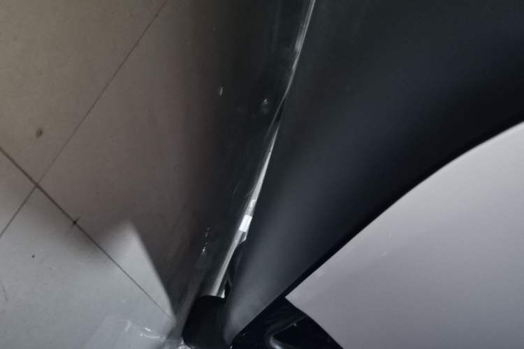 Used Tesla Model Y 2021 Long-Range All-Wheel-Drive Version Right Side Sill