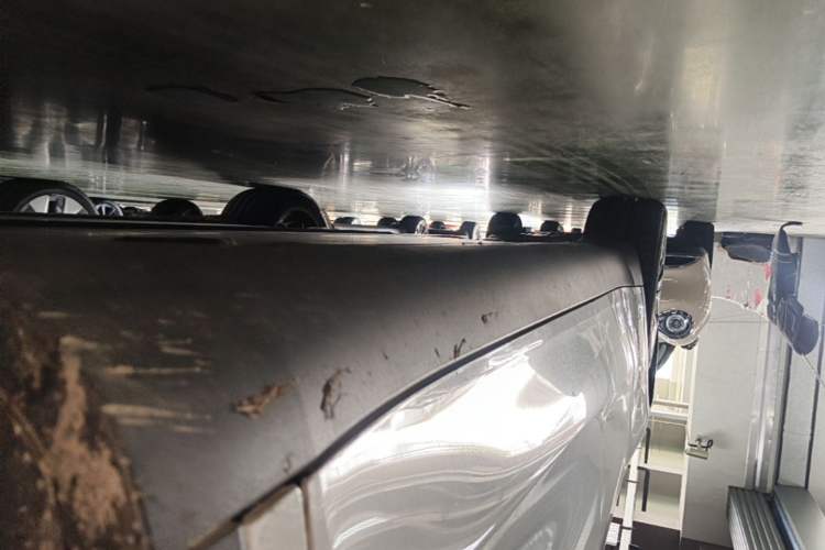 Used Tesla Model Y 2021 Long-Range All-Wheel-Drive Version 3D7 Right Side Sill
