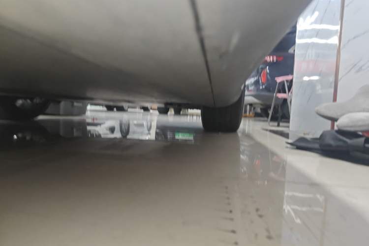 Used Tesla Model Y 2021 Long-Range All-Wheel-Drive Version Right Side Sill